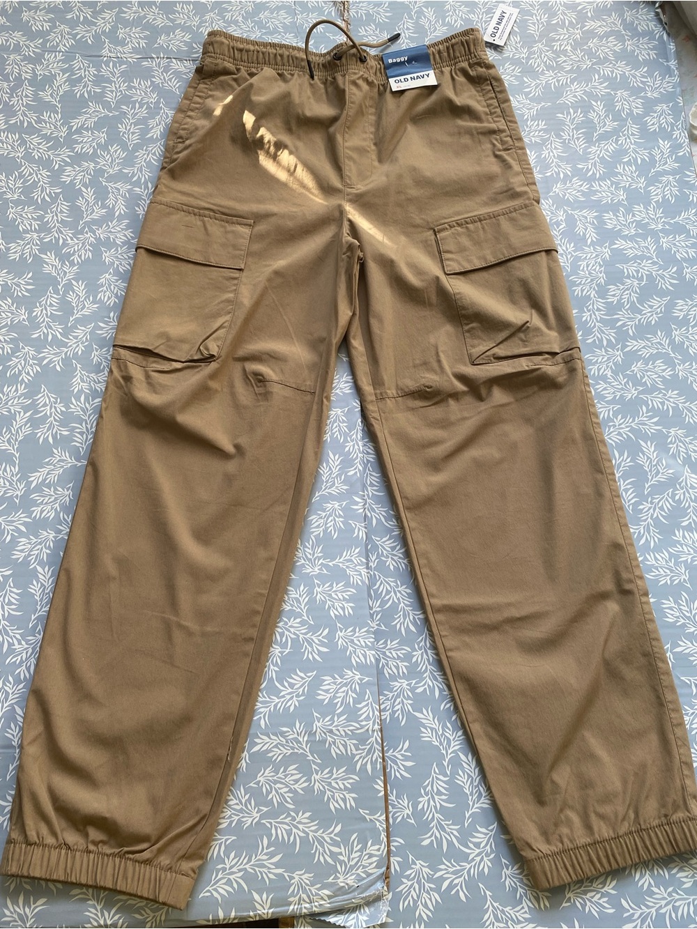 Old Navy Men's Cargo Pants in Tan